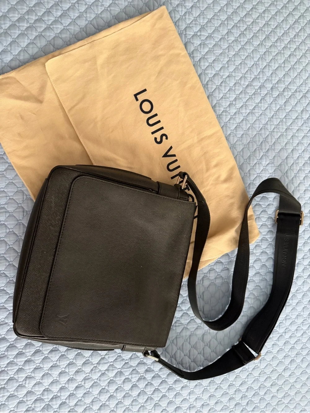 Louis Vuitton Black Men's Messenger Crossbody Bag
